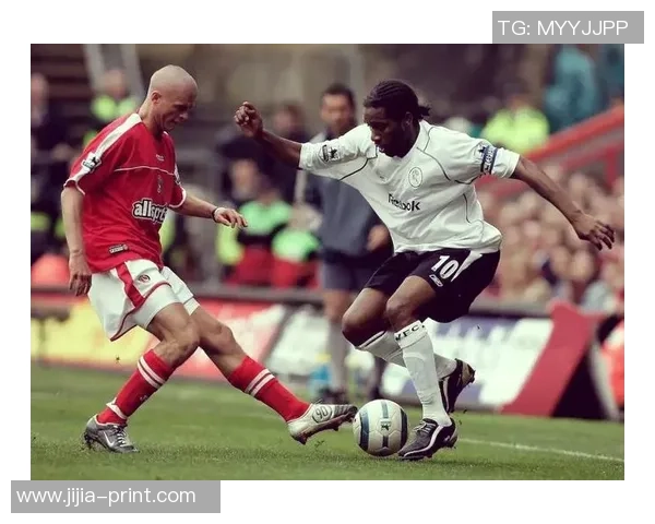 足球明星化身老年人挑战自我展现不同人生的精彩瞬间